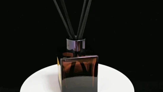 Forma quadrata Nero opaco 50ml 100ml Diffusore Bottiglia di vetro Contenitore di vetro di fragranza Bottiglia cosmetica Contenitore di vetro di profumo Bottiglia di profumo Vetreria